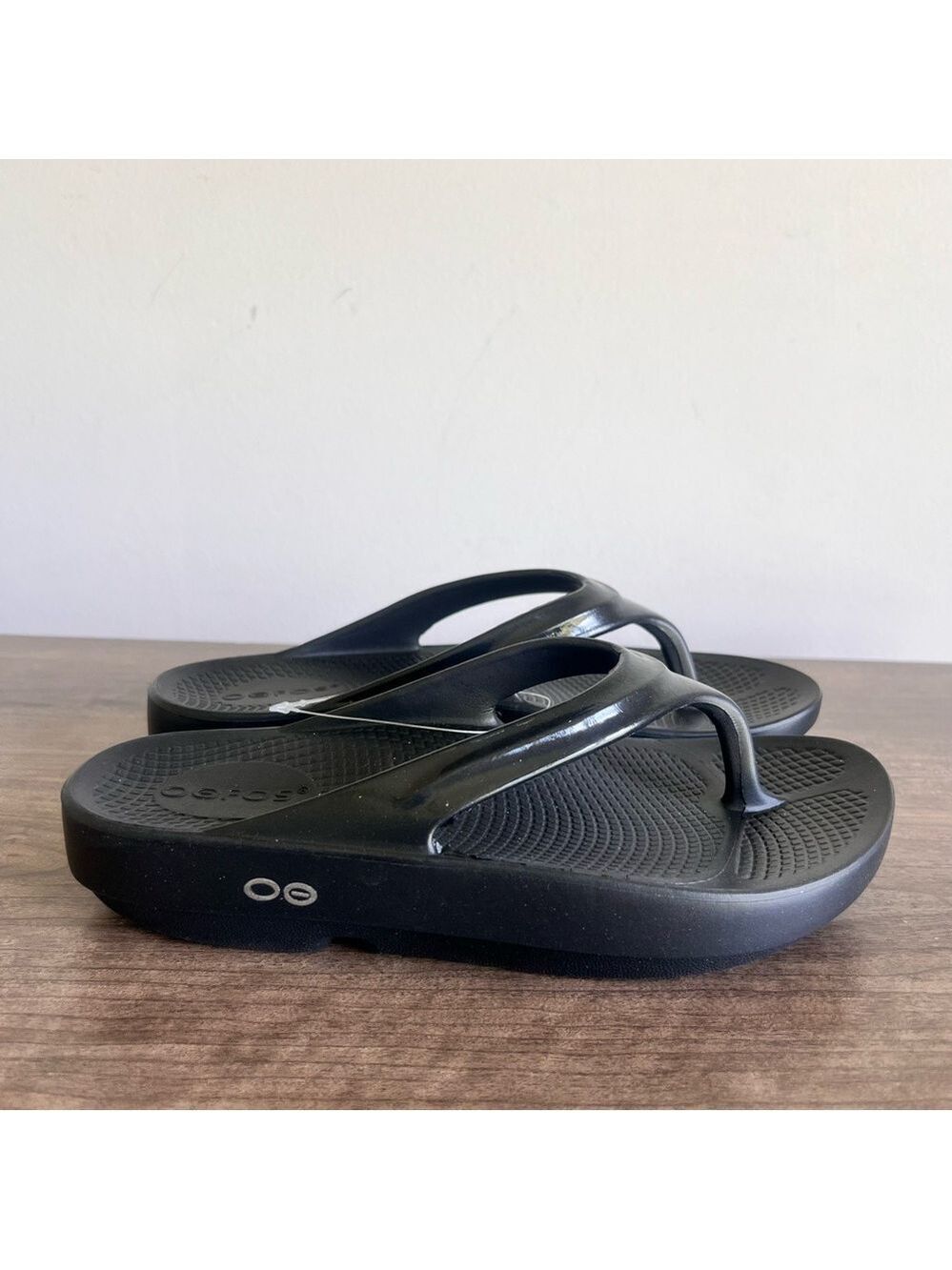 Oofos OOLaLa Women's Black Recovery Sandal Size 6 - Picture 2 of 8